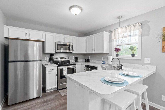 Building Photo - 867 Central Ave