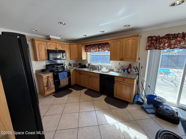 Building Photo - 1153 Belaire Dr