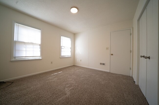 Building Photo - Two story -3 BR  2 1/2 Ba - (1/2 mo offer- See below)