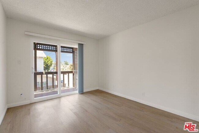 Building Photo - 41 29th Ave