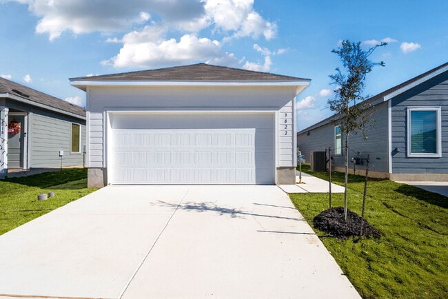 Building Photo - 1 MONTH FREE RENT WITH 18 - 24 MONTH LEASE!!! AVAILABLE THROUGH MAY ONLY! INTERNET INCLUDED!