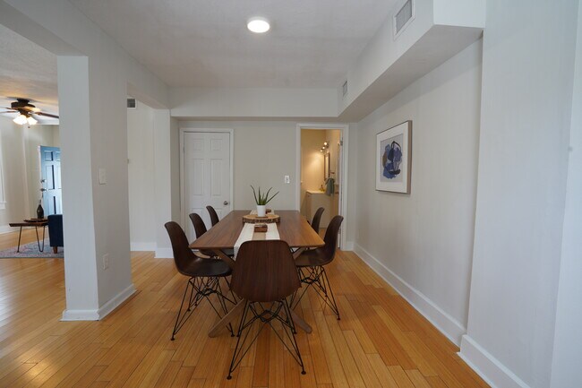 Building Photo - 1007 12th Ave N