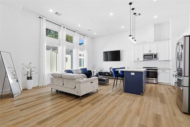 Building Photo - 107 W Whitney St