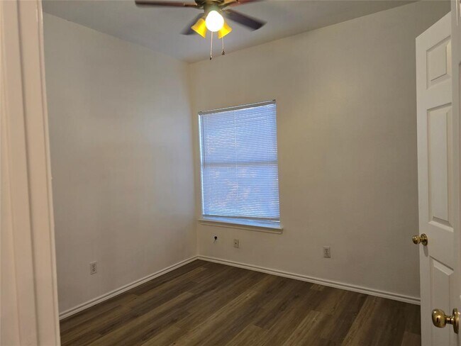 Building Photo - 8701 Weiser Dr