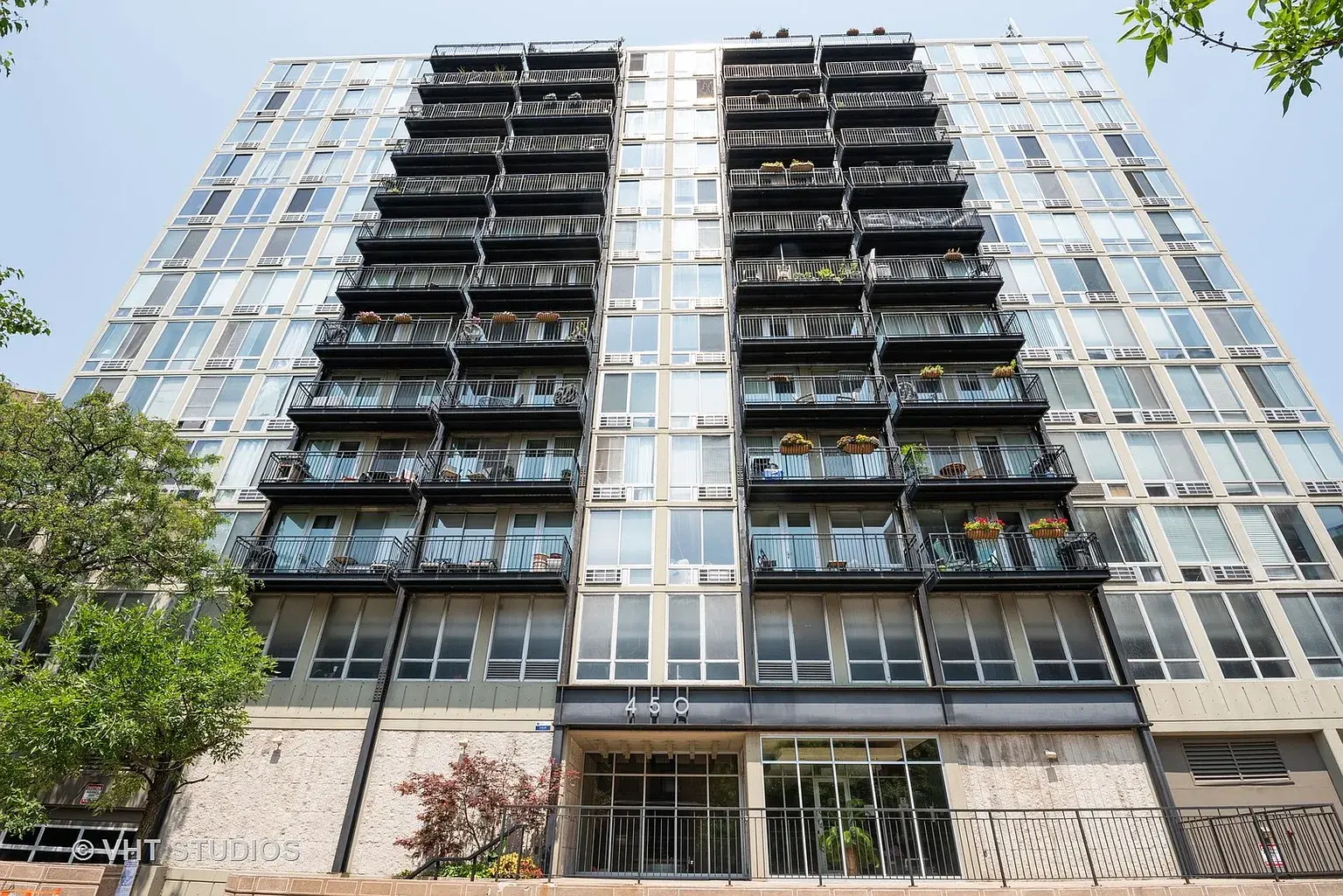 Building Photo - 450 W Briar Pl