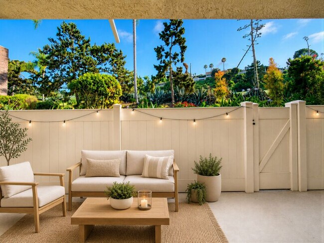 Building Photo - 2607 Pirineos Way