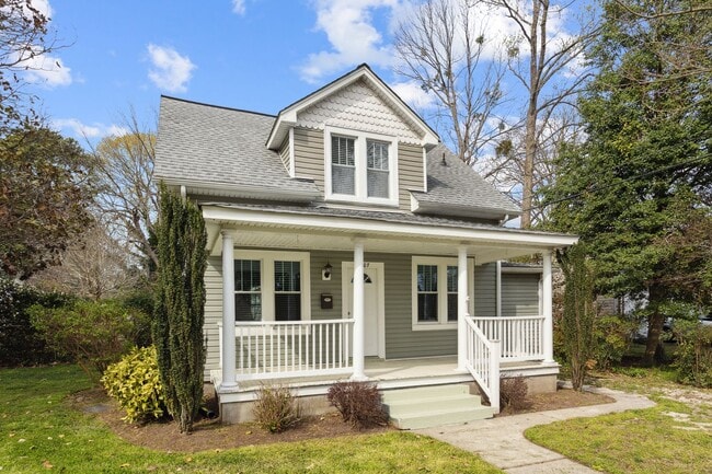 Building Photo - 3307 Kenmore Dr