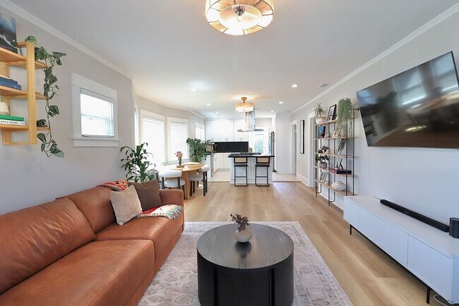 Building Photo - 1109 Bennett Ave