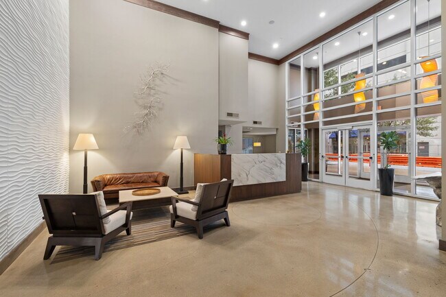 lobby wi 24/7 front desk coverage - 54 Rainey St