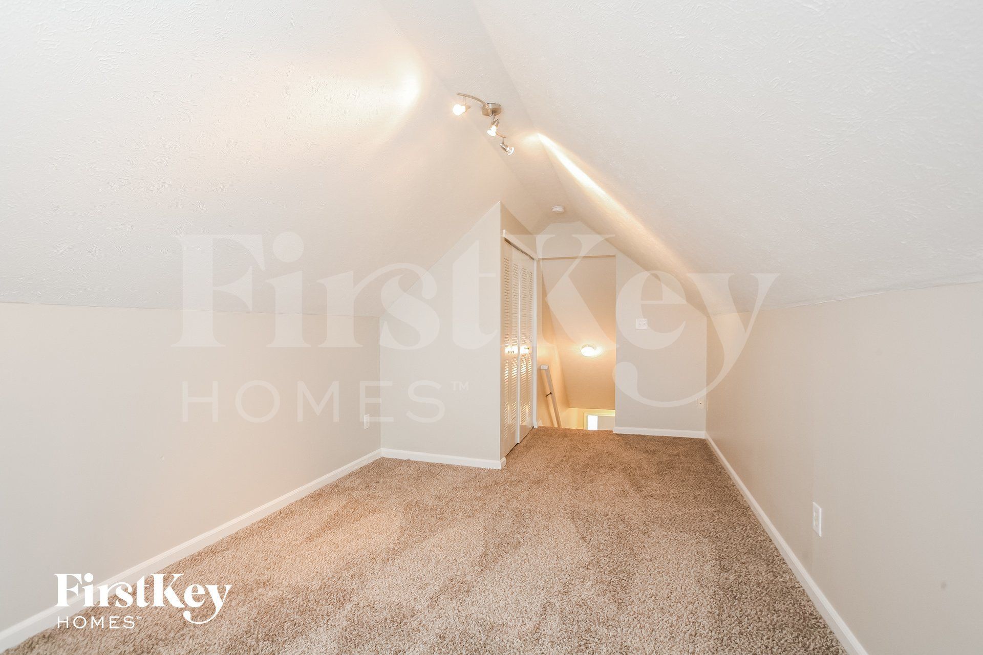 Building Photo - 7044 N Mesquite Ct