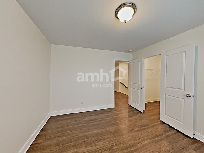 Building Photo - 433 Charity Ln