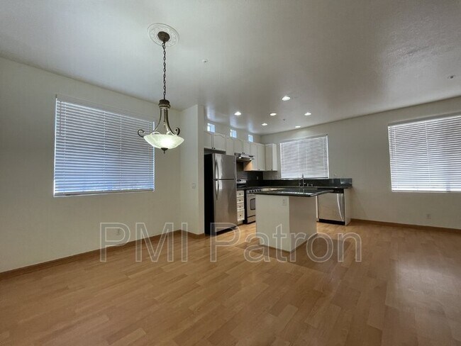Building Photo - 4548 Montecito Dr
