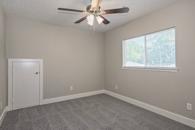 Building Photo - 18178 Woodsdale Ct