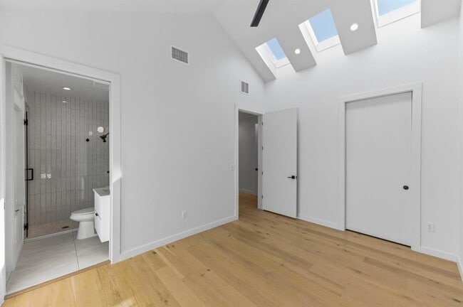 Building Photo - 5006 Gladeview Dr