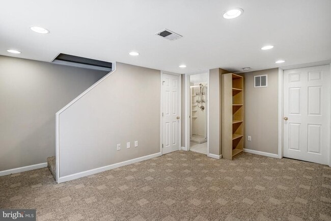 Building Photo - 1424 N Longfellow St