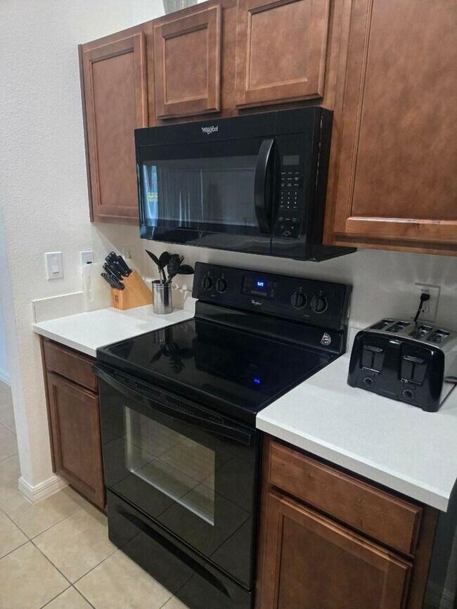 Building Photo - Furnished 4-Bedroom Pool Home in Davenport...