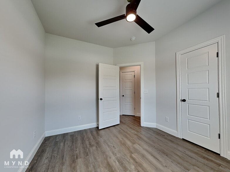 Building Photo - 1120 Sunshine Ct