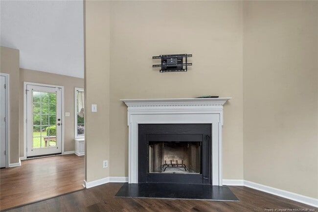 Building Photo - 465 Northwoods Dr