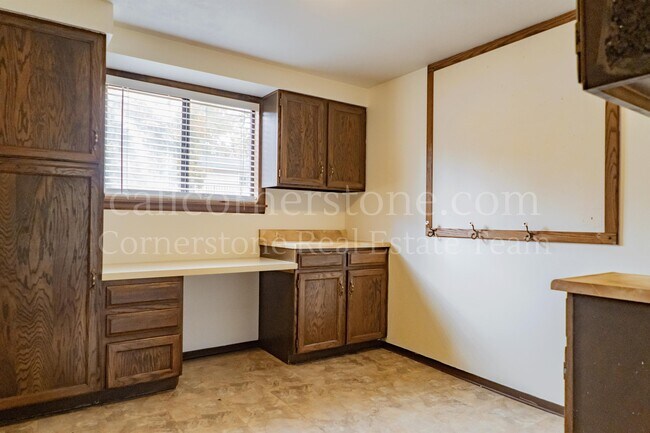 Building Photo - 3427 Clubheights Dr