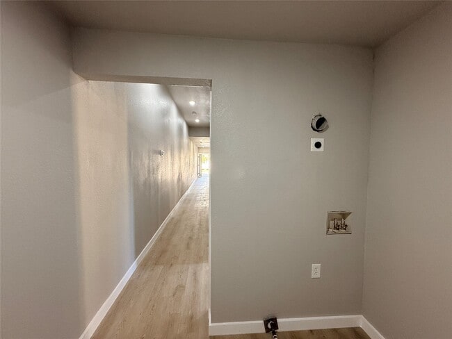 Building Photo - 2209 Gano St