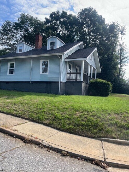 Building Photo - 534 Wofford St