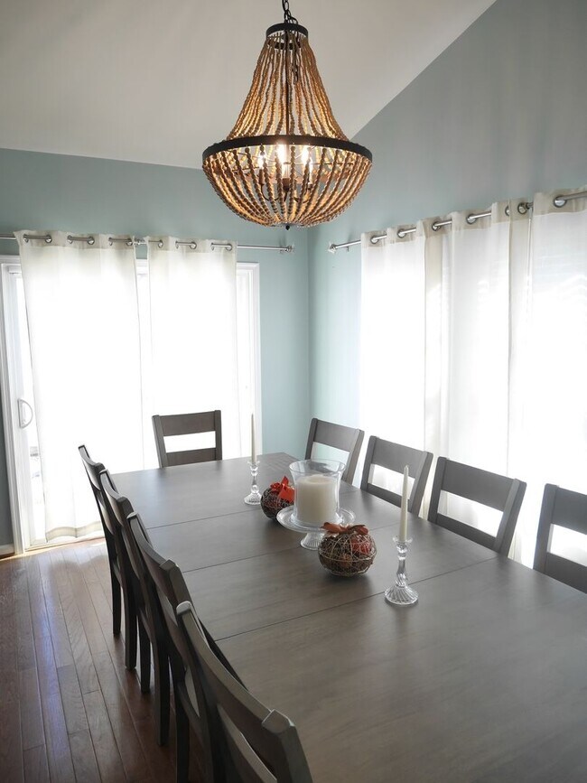 Building Photo - Modern 5-Bedroom Home in Easton – Offered Furnished or Unfurnished