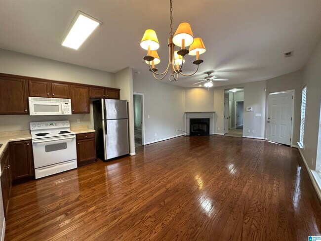 Building Photo - 1103 Castlemaine Dr