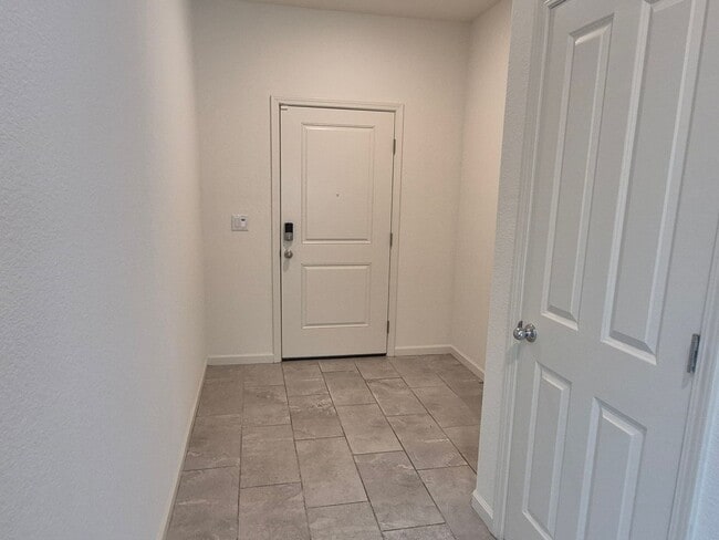 Building Photo - Come home to this Beautiful Newer 3 Bedroom 2.5 bath home