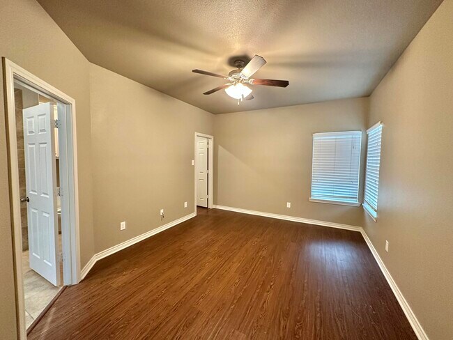 Building Photo - 9807 Waco Ave