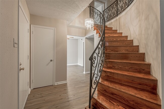 Building Photo - 2712 Chimney Rock Rd