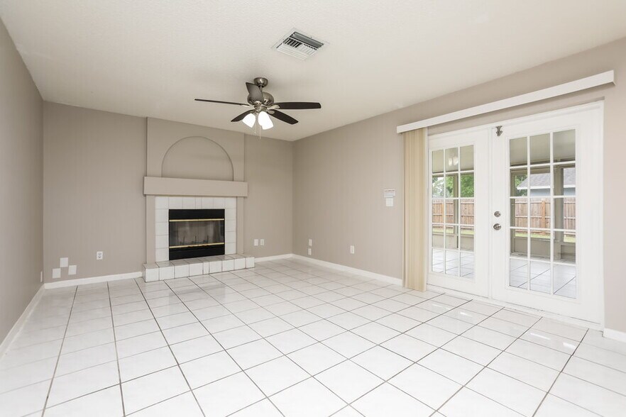 Building Photo - 8129 Cloverglen Cir