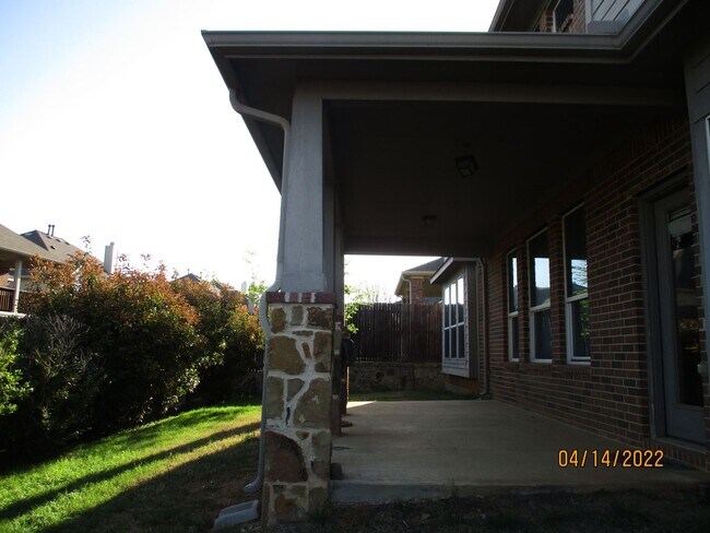Building Photo - 2505 Mesa Glen Dr