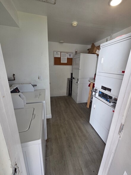 Building Photo - 212 SE 9th Ave