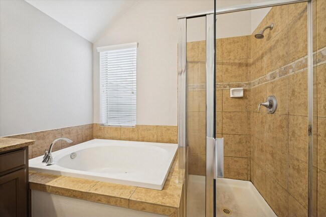 Building Photo - 2915 Crescent Oaks Park Ln