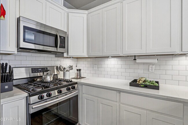 Building Photo - 14941 Tierra Coruna Ave