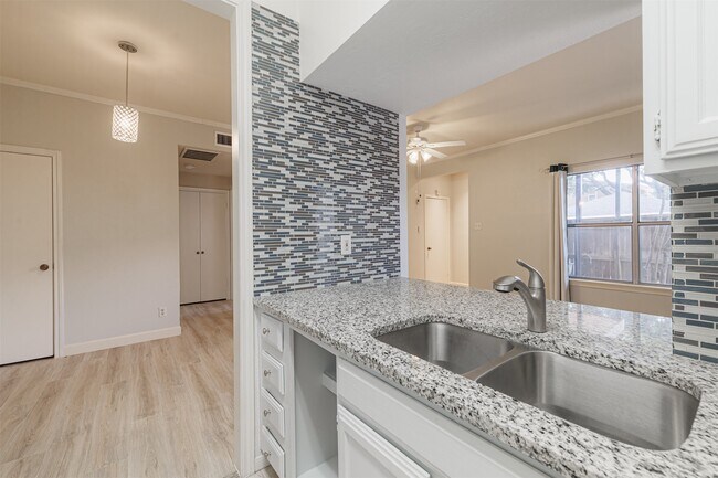 Building Photo - 726 Bering Dr
