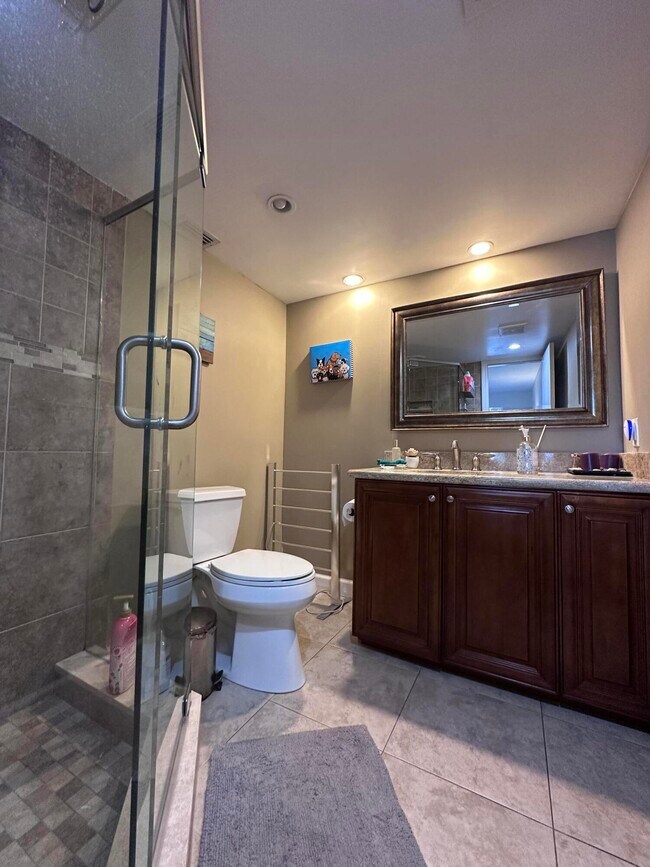 Building Photo - 3121 NE 51st St