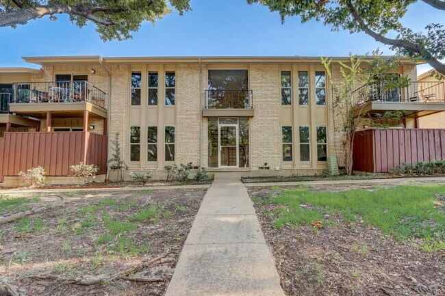 Building Photo - 5814 Sandhurst Ln