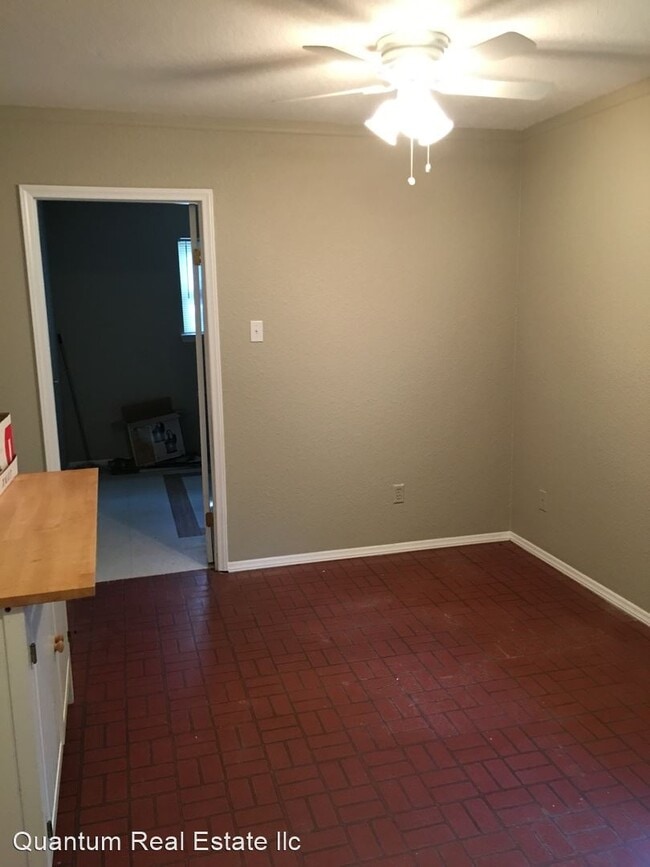 Building Photo - 3 br, 1.5 bath House - 827 W. DENVER STREET