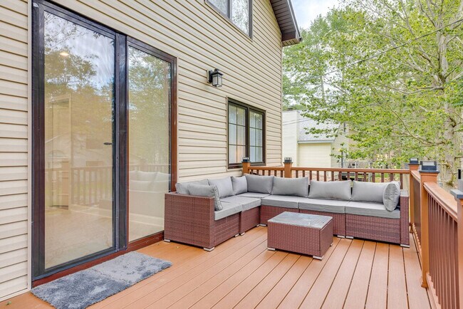 Building Photo - 2135 Rosemont Dr