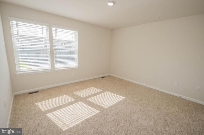 Building Photo - 417 Creekbed Cir