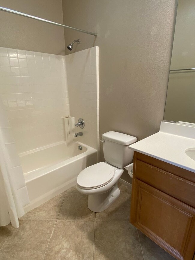 Building Photo - Well Kept 2 Bedroom townhome in San Marcos