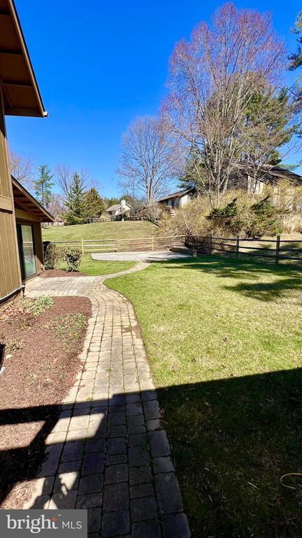 Building Photo - 10748 Wayridge Dr