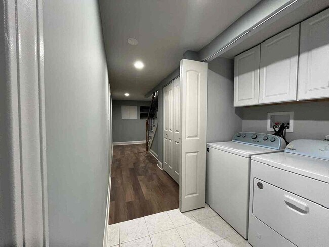 Building Photo - 1446 W Irving Park Rd