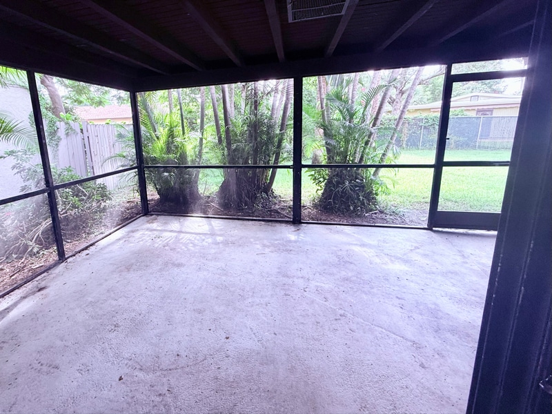 Building Photo - 814 Sandtree Dr
