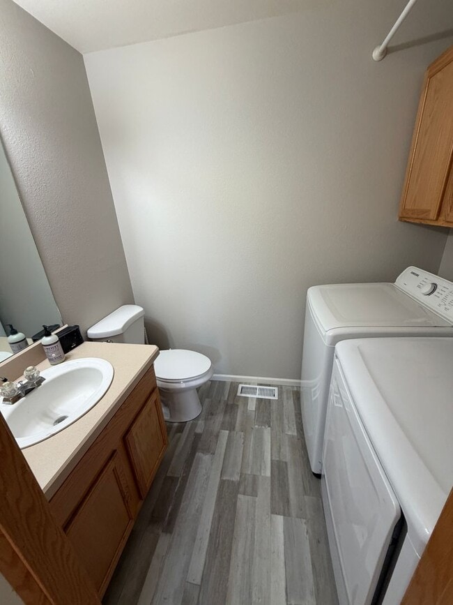 Building Photo - Fully Furnished West end townhome