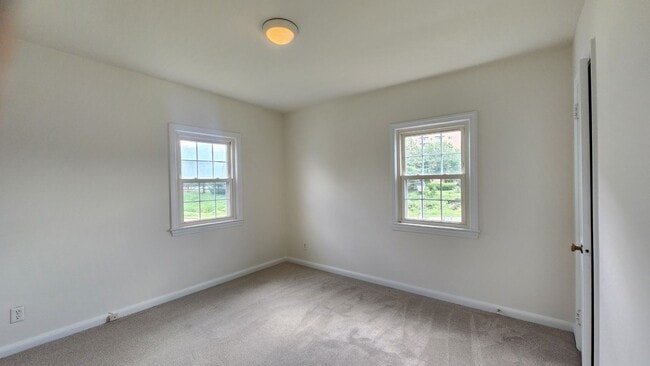 Building Photo - Duplex Close to Shirlington