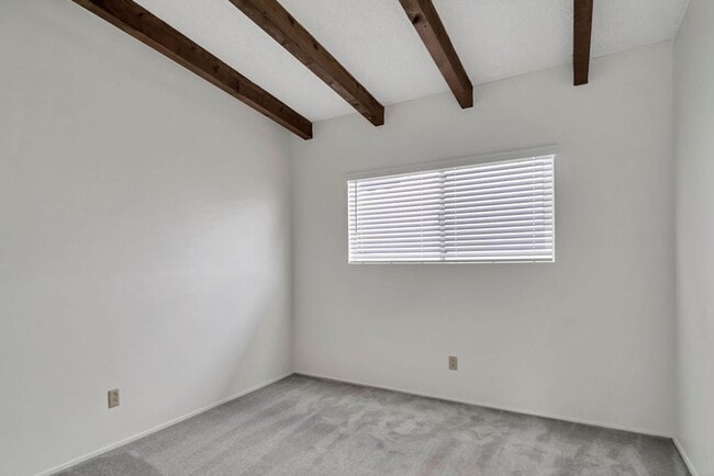 Building Photo - Rosemont St 325-327