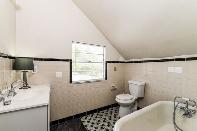 Building Photo - 27673 Los Amigos Ln