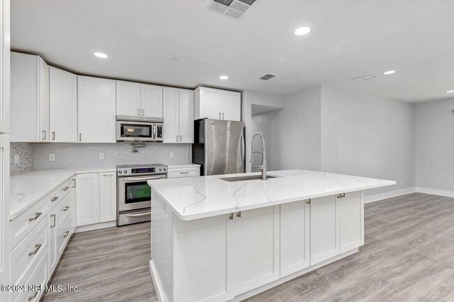 Building Photo - 6643 Greenfern Ln